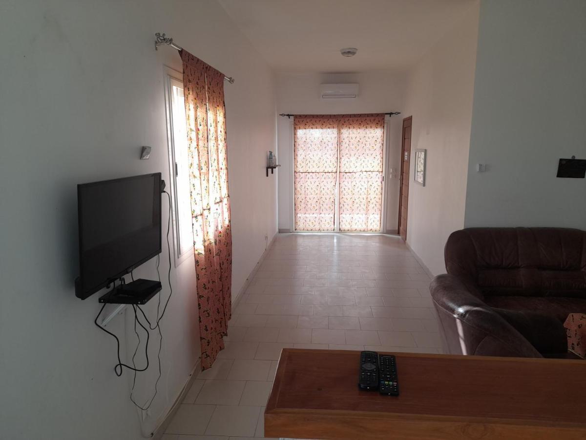 Appartement Familial Spacieux Avec Climatisation Ziguinchor Exterior photo