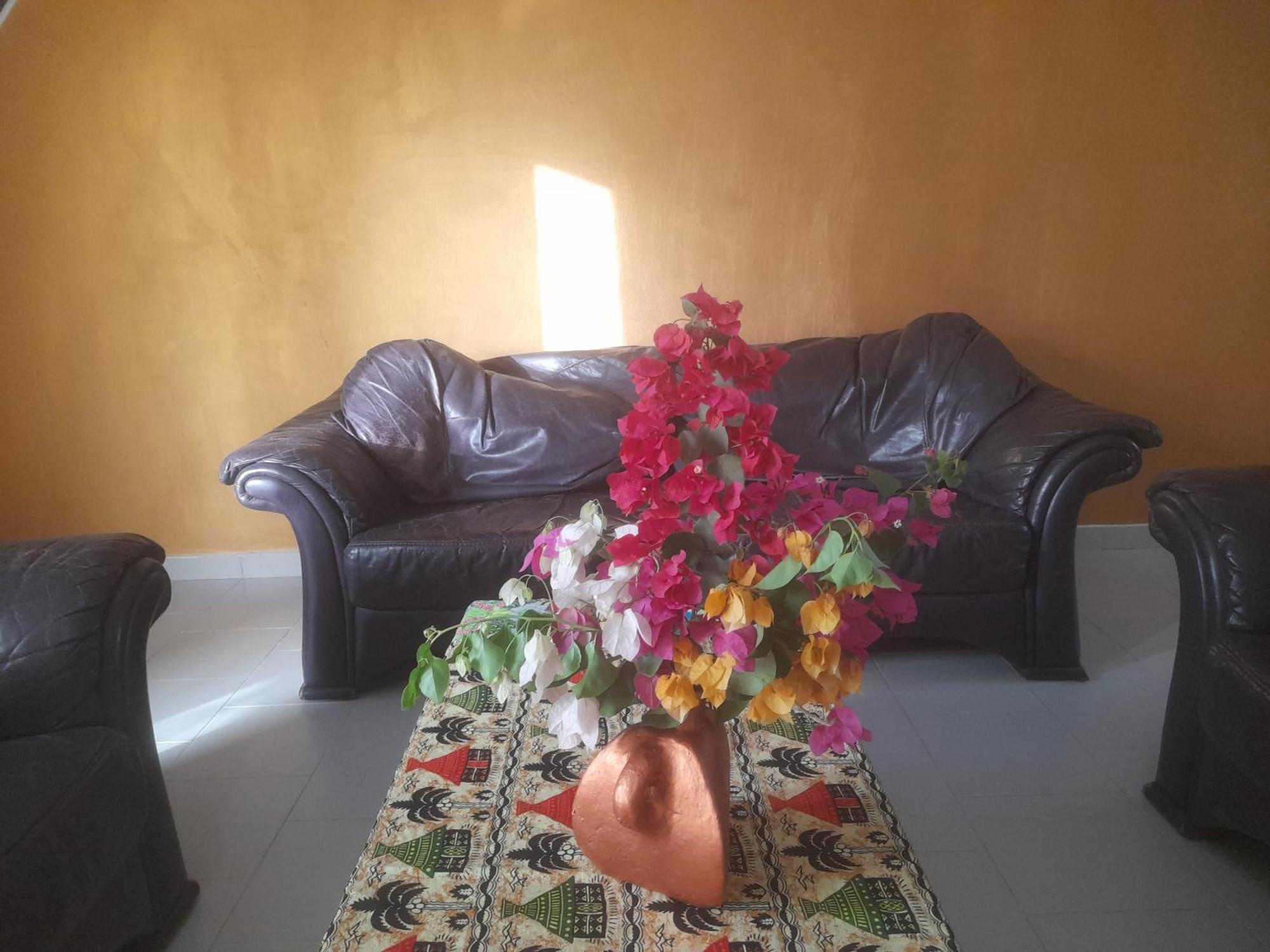 Appartement Familial Spacieux Avec Climatisation Ziguinchor Exterior photo