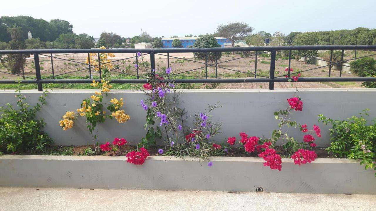 Appartement Familial Spacieux Avec Climatisation Ziguinchor Exterior photo